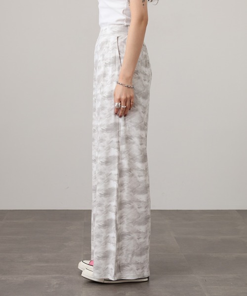 Brownie（ブラウニー）の「ぼかし柄テレコイージーパンツ（その他パンツ・レディース・オフホワイト・FREE）」の2枚目の写真