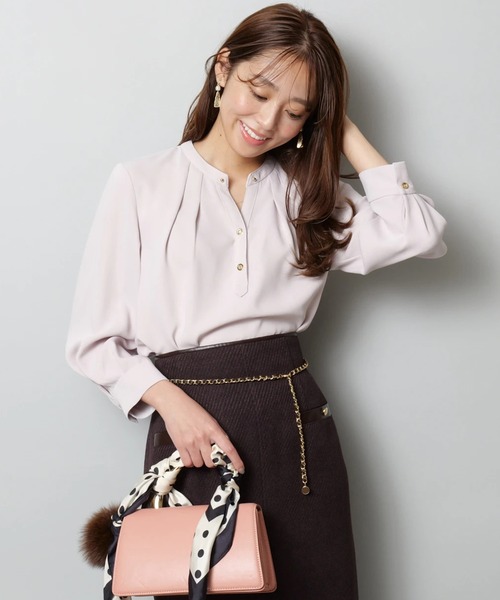 JUSGLITTY（ジャスグリッティー）の「８分袖チェーンネックゆるブラウス（シャツ/ブラウス・レディース・ピンクベージュ/オフホワイト・1/2）」の10枚目の写真