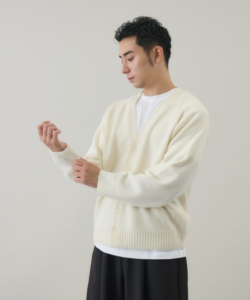 kuros'(クロス)の「【kuros’オリジナル】ウールカシミヤ Vネックノーマルカーディガン(カーディガン/ボレロ・メンズ・ホワイト/チャコールグレー/ブラック・X-LARGE/LARGE)」の17枚目の写真