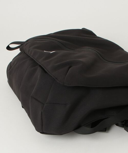 CMF OUTDOOR GARMENT（シーエムエフアウトドアガーメント）の「CMF OUTDOOR GARMENT / シーエムエフ アウトドア ガーメント：MESSENGER BAG SMOOTH NYLON：CMF2501-AC24[AST]（ショルダーバッグ・メンズ・ブラック・FREE）」の4枚目の写真