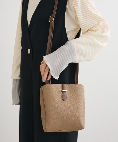 Green　Parks（グリーンパークス）の「andmikka.三層ミニショルダーバック（ショルダーバッグ・レディース・モカ/ブラック・FREE）」の5枚目の写真