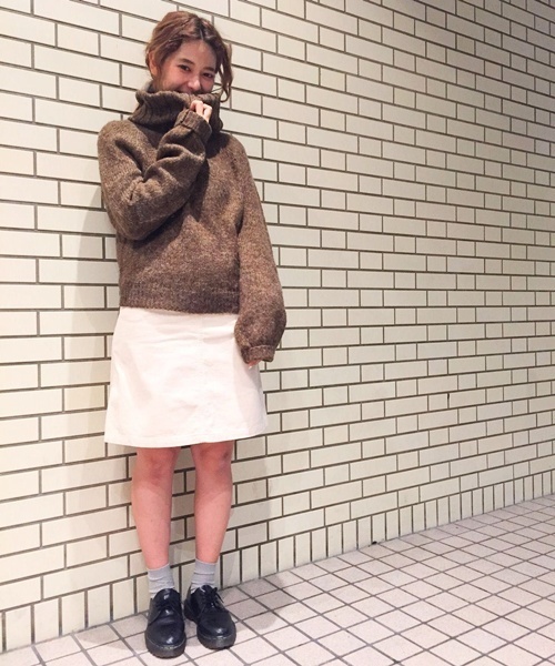 Kastane（カスタネ）の「コーデュロイ台形SK（スカート・レディース・インディゴブルー/カーキ/アイボリー・1/2）」の2枚目の写真