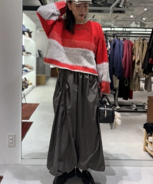 ROSE BUD（ローズバッド）の「CROPPED BLOKING KNIT（ニット/セーター・レディース・ブルー/ベージュ/レッド/グリーン・ONE SIZE）」の5枚目の写真