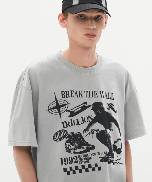 TRILLION(トリリオン)の「スケートボード ピグメントグラフィック 半袖Tシャツ(ライトグレー)(Tシャツ/カットソー・レディース・その他・MEDIUM/LARGE/X-LARGE)」の3枚目の写真