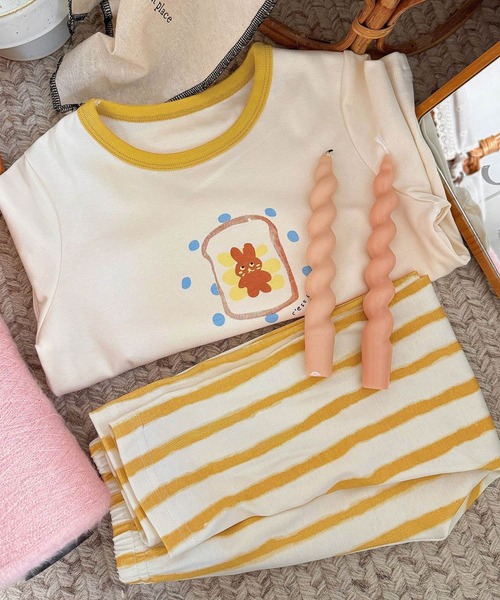 DAY CLOSET(デイ クローゼット)の「【セットアップ/男女兼用/伸縮性あり】長袖ラウンドネック プリント×ボーダー ストライプ ルームウェア 上下2点セット キッズ(ルームウェア/パジャマ・キッズ・ブラック/マスタード・130cm/110cm/100cm/120cm)」の6枚目の写真