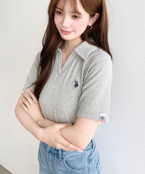 U.S. POLO ASSN.(ユーエスポロアッスン)の「moment+別注【U.S.POLO ASSN.】ワンポイント刺繍スキッパー衿半袖カットソー(Tシャツ/カットソー・レディース・杢グレー/アイボリー/ブラック/ネイビー・M/L)」の9枚目の写真