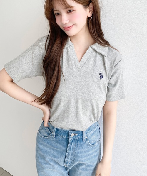 U.S. POLO ASSN.(ユーエスポロアッスン)の「moment+別注【U.S.POLO ASSN.】ワンポイント刺繍スキッパー衿半袖カットソー(Tシャツ/カットソー・レディース・杢グレー/アイボリー/ブラック/ネイビー・M/L)」の6枚目の写真