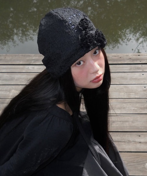 FLAREUP（フレアアップ）の「【FLAREUP】Ruffle Shirring Beanie / 【フレアアップ】シャーリングニット帽（ニットキャップ/ビーニー・レディース・ホワイト/ブラック・ONE SIZE）」の2枚目の写真