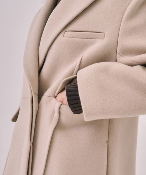 UNITED TOKYO(ユナイテッドトウキョウ)の「マキシチェスターコート|オフィスカジュアル/オケージョン/保温/冬服(チェスターコート・レディース・ブラック/ベージュ・1/2)」の9枚目の写真