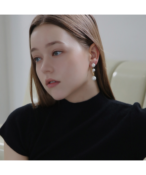 DIEUAMOUR（ディユーアモール）の「パールレルパールイヤリング（ピアス（両耳用）・レディース・イエローゴールド/ホワイトゴールド・FREE）」の3枚目の写真