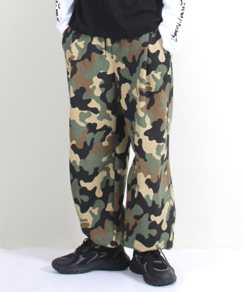DEMARC(ドゥマーク)の「カモワイドツーピンタックスウェットパンツカーキ(スウェットパンツ・メンズ・その他・MEDIUM/LARGE)」の2枚目の写真