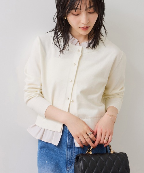 VIS（ビス）の「【美得】フリル襟ドッキングニットカーディガントップス（ニット/セーター・レディース・ダークブラウン/ライトグレー/オフホワイト/ブラック・FREE）」の2枚目の写真