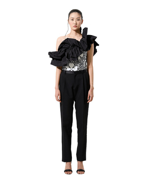GREEDILOUS(グリディアス)の「Black Clover One Shoulder Blouse(シャツ/ブラウス・レディース・その他・SMALL/MEDIUM/LARGE/X-SMALL)」の1枚目の写真