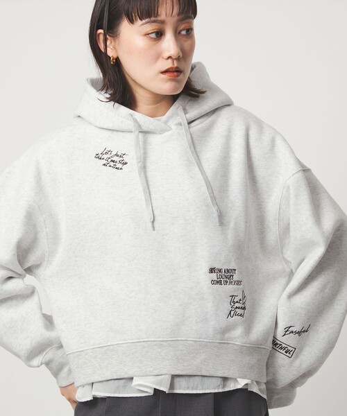green label relaxing（グリーンレーベルリラクシング）の「【WEB限定】＜at ease＞エンブロイダリ― フーディ―（パーカー・レディース・ライトグレー/ブラック・FREE）」の3枚目の写真