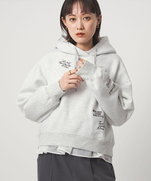 green label relaxing（グリーンレーベルリラクシング）の「【WEB限定】＜at ease＞エンブロイダリ― フーディ―（パーカー・レディース・ライトグレー/ブラック・FREE）」の5枚目の写真