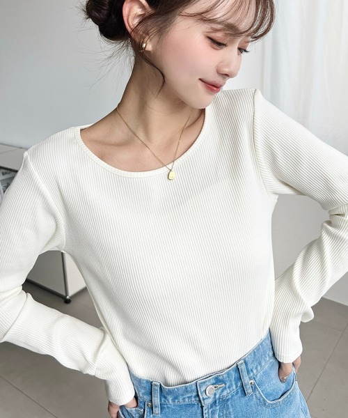 moment+（モーメントプラス）の「デコルテクルーネック長袖リブトップス（Tシャツ/カットソー・レディース・チャコールグレー/アイボリー/ブラック/ネイビー/ピンク/グレイッシュベージュ・L/M）」の2枚目の写真
