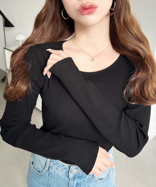 moment+（モーメントプラス）の「デコルテクルーネック長袖リブトップス（Tシャツ/カットソー・レディース・チャコールグレー/アイボリー/ブラック/ネイビー/ピンク/グレイッシュベージュ・L/M）」の3枚目の写真