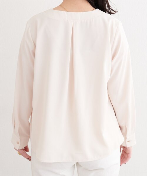 natural couture（ナチュラルクチュール）の「プチプラバー釦とろみブラウス（シャツ/ブラウス・レディース・チャコールグレー/サックスブルー/ピンクベージュ/グレイッシュベージュ/アイボリー・FREE）」の13枚目の写真