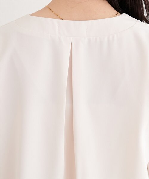 natural couture（ナチュラルクチュール）の「プチプラバー釦とろみブラウス（シャツ/ブラウス・レディース・チャコールグレー/サックスブルー/ピンクベージュ/グレイッシュベージュ/アイボリー・FREE）」の15枚目の写真