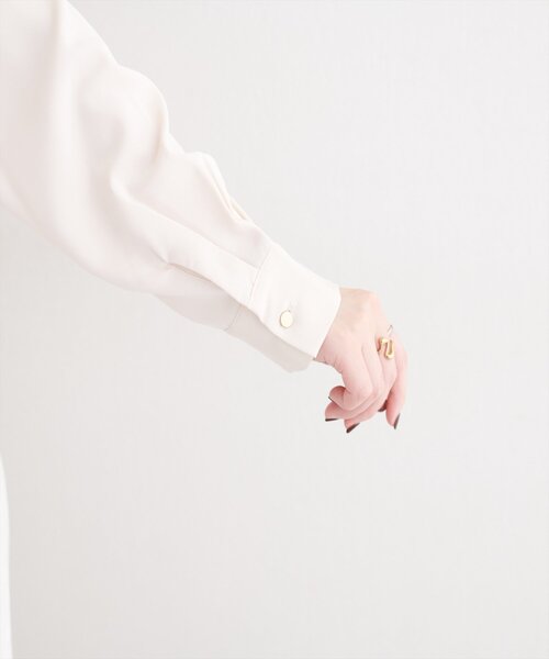 natural couture（ナチュラルクチュール）の「プチプラバー釦とろみブラウス（シャツ/ブラウス・レディース・チャコールグレー/サックスブルー/ピンクベージュ/グレイッシュベージュ/アイボリー・FREE）」の16枚目の写真