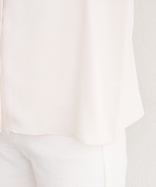 natural couture（ナチュラルクチュール）の「プチプラバー釦とろみブラウス（シャツ/ブラウス・レディース・チャコールグレー/サックスブルー/ピンクベージュ/グレイッシュベージュ/アイボリー・FREE）」の17枚目の写真