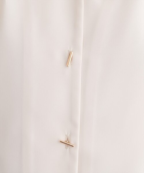 natural couture（ナチュラルクチュール）の「プチプラバー釦とろみブラウス（シャツ/ブラウス・レディース・チャコールグレー/サックスブルー/ピンクベージュ/グレイッシュベージュ/アイボリー・FREE）」の18枚目の写真