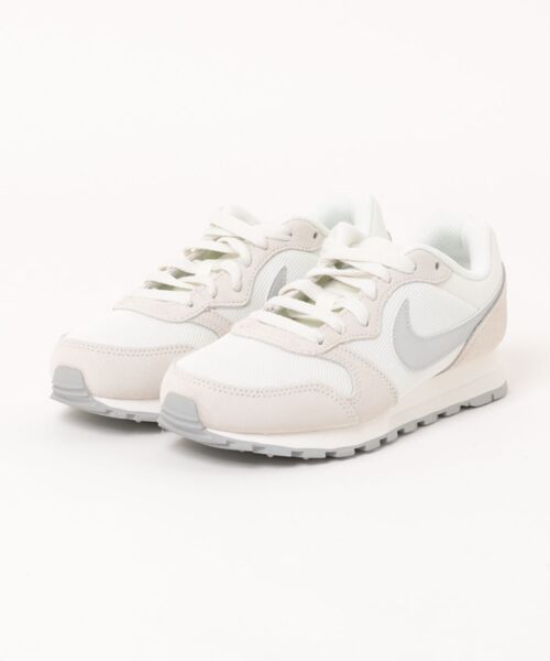 NIKE(ナイキ)の「《NIKE》ウィメンズ MD ランナー 2(スニーカー・レディース・ブラック×ホワイト/ホワイト×ピンク/ホワイト系その他/ホワイト系その他3/ホワイト系その他2・23.5cm/24.0cm/23.0cm/22.5cm/25.0cm/24.5cm)」の2枚目の写真