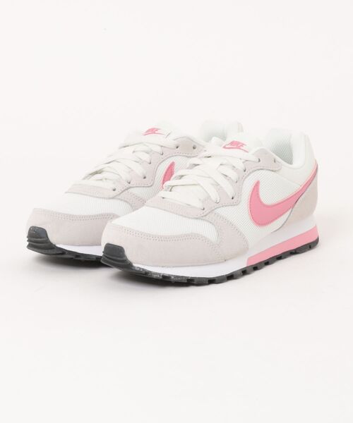 NIKE(ナイキ)の「《NIKE》ウィメンズ MD ランナー 2(スニーカー・レディース・ブラック×ホワイト/ホワイト×ピンク/ホワイト系その他/ホワイト系その他3/ホワイト系その他2・23.5cm/24.0cm/23.0cm/22.5cm/25.0cm/24.5cm)」の3枚目の写真