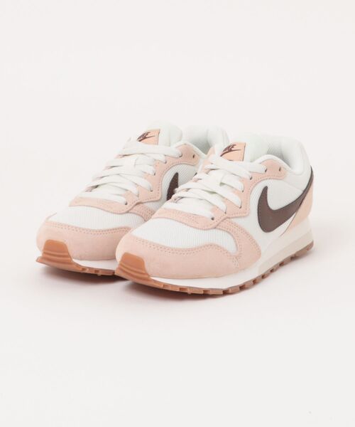 NIKE(ナイキ)の「《NIKE》ウィメンズ MD ランナー 2(スニーカー・レディース・ブラック×ホワイト/ホワイト×ピンク/ホワイト系その他/ホワイト系その他3/ホワイト系その他2・23.5cm/24.0cm/23.0cm/22.5cm/25.0cm/24.5cm)」の4枚目の写真