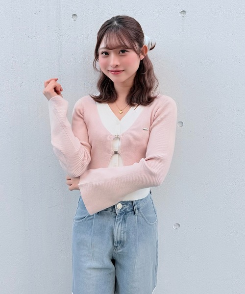 NOMAE(ノーマエ)の「フロントホックレイヤードカーデトップス(ニット/セーター・レディース・ピンク/ブルー/グレー/ブラック・FREE)」の1枚目の写真