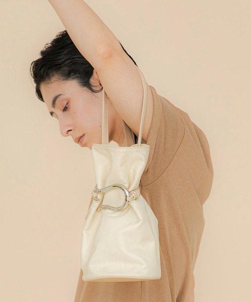 LE VERNIS(ル・ベルニ)の「LE VERNIS(ル・ベルニ)Poire bucket bag S(ハンドバッグ・レディース・ブラック/グレー/ホワイト・FREE)」の17枚目の写真