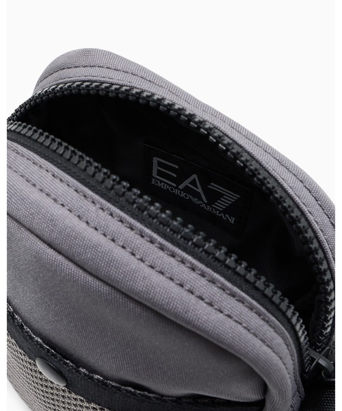 EMPORIO ARMANI EA7（エンポリオアルマーニイーエーセブン）の「<オンライン限定>【エンポリオ アルマーニ EA7】クロスボディバッグ（ショルダーバッグ・メンズ・チャコールグレー/ブラック・FREE）」の9枚目の写真