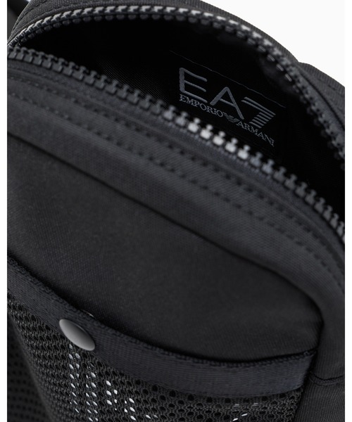 EMPORIO ARMANI EA7（エンポリオアルマーニイーエーセブン）の「<オンライン限定>【エンポリオ アルマーニ EA7】クロスボディバッグ（ショルダーバッグ・メンズ・チャコールグレー/ブラック・FREE）」の16枚目の写真