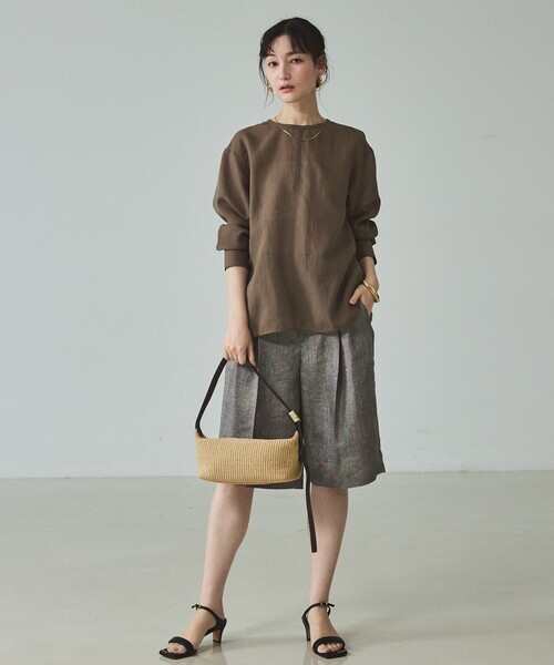 qualite(カリテ)の「【大人のショートパンツ】ラメリネンショートパンツ/セットアップ対応/夏服/春服・/リネン(その他パンツ・レディース・グレイッシュベージュ・36/38)」の2枚目の写真