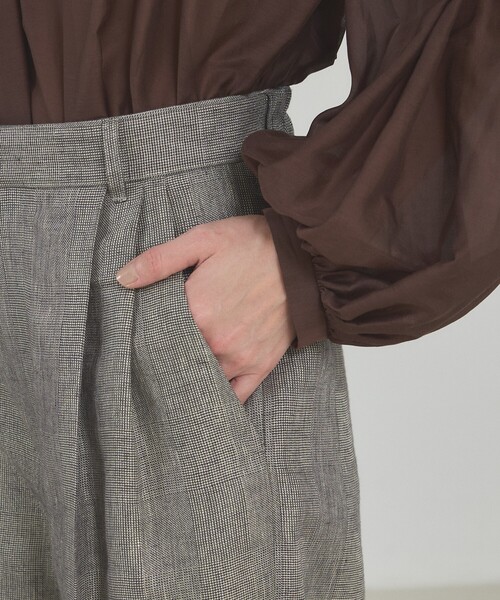 qualite(カリテ)の「【大人のショートパンツ】ラメリネンショートパンツ/セットアップ対応/夏服/春服・/リネン(その他パンツ・レディース・グレイッシュベージュ・36/38)」の12枚目の写真