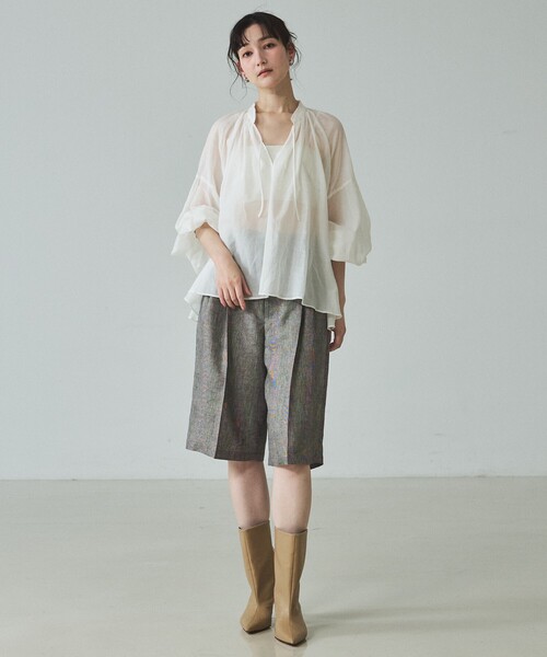 qualite(カリテ)の「【大人のショートパンツ】ラメリネンショートパンツ/セットアップ対応/夏服/春服・/リネン(その他パンツ・レディース・グレイッシュベージュ・38/36)」の6枚目の写真