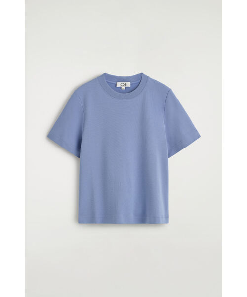 COS（コス）の「クリーンカットTシャツ（Tシャツ/カットソー・レディース・ホワイト×ブラック/ブルー系1/ベージュ/ブルー系その他/グリーン/ピンク/ホワイト×ブルー・XL/M/XS/S/L）」の10枚目の写真