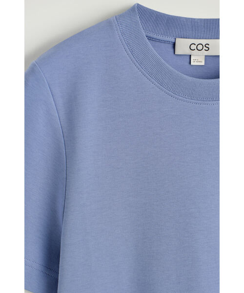 COS（コス）の「クリーンカットTシャツ（Tシャツ/カットソー・レディース・ホワイト×ブラック/ブルー系1/ベージュ/ブルー系その他/グリーン/ピンク/ホワイト×ブルー・XL/M/XS/S/L）」の11枚目の写真