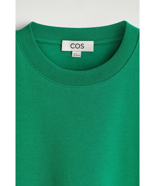 COS（コス）の「クリーンカットTシャツ（Tシャツ/カットソー・レディース・ホワイト×ブラック/ブルー系1/ベージュ/ブルー系その他/グリーン/ピンク/ホワイト×ブルー・XL/M/XS/S/L）」の16枚目の写真