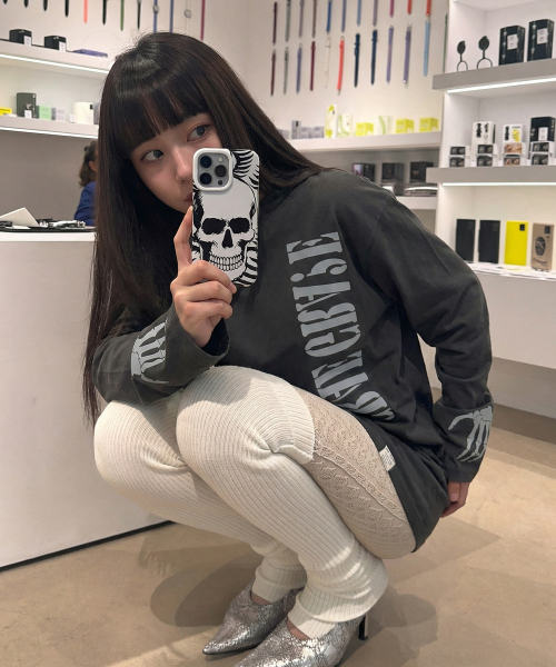 GRAVER（グレーバー）の「[ユニセックス]GRAEGRAVE ロングスリーブTシャツ_3COLOR（Tシャツ/カットソー・レディース・ブラック/ダークグレー/ホワイト・LARGE/MEDIUM）」の4枚目の写真