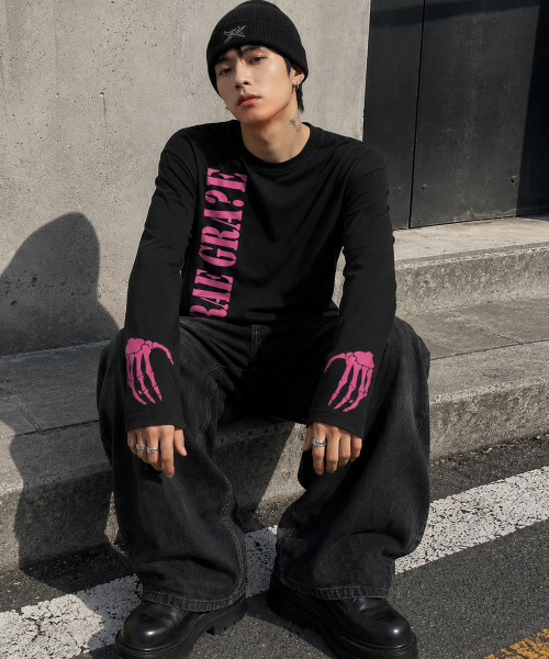 GRAVER（グレーバー）の「[ユニセックス]GRAEGRAVE ロングスリーブTシャツ_3COLOR（Tシャツ/カットソー・レディース・ブラック/ダークグレー/ホワイト・LARGE/MEDIUM）」の5枚目の写真