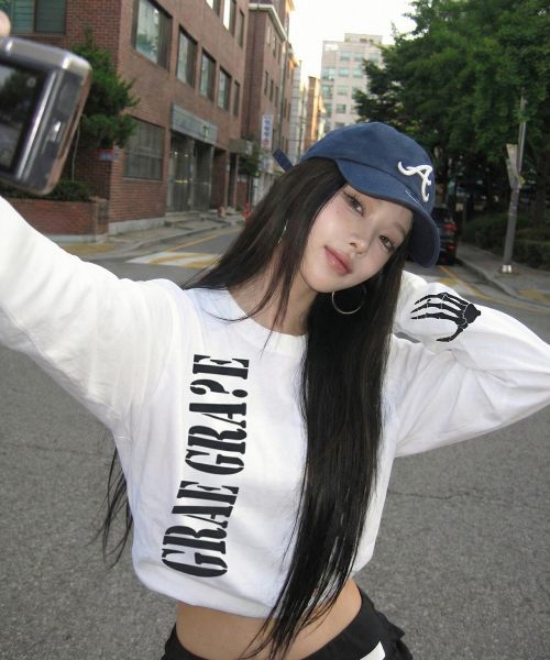 GRAVER（グレーバー）の「[ユニセックス]GRAEGRAVE ロングスリーブTシャツ_3COLOR（Tシャツ/カットソー・レディース・ブラック/ダークグレー/ホワイト・LARGE/MEDIUM）」の6枚目の写真