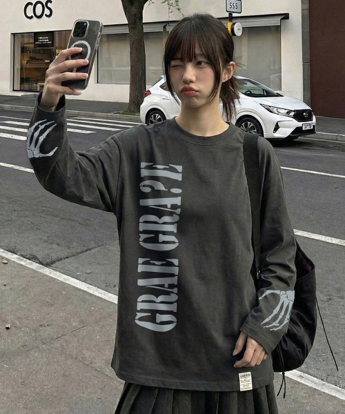 GRAVER（グレーバー）の「[ユニセックス]GRAEGRAVE ロングスリーブTシャツ_3COLOR（Tシャツ/カットソー・レディース・ブラック/ダークグレー/ホワイト・LARGE/MEDIUM）」の11枚目の写真