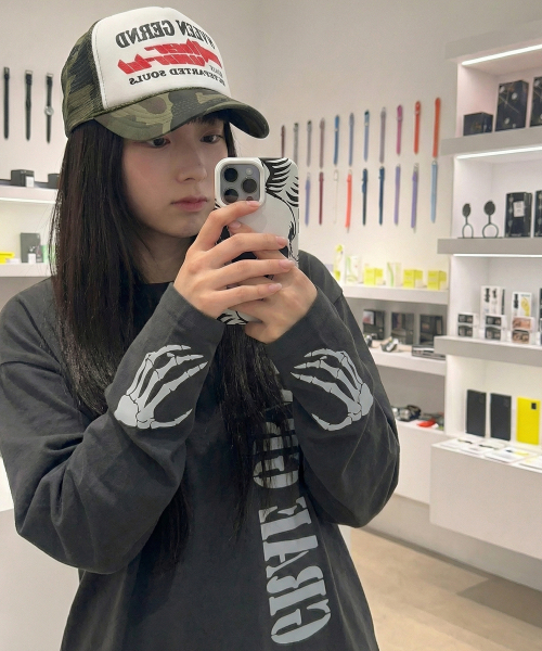 GRAVER（グレーバー）の「[ユニセックス]GRAEGRAVE ロングスリーブTシャツ_3COLOR（Tシャツ/カットソー・レディース・ブラック/ダークグレー/ホワイト・LARGE/MEDIUM）」の19枚目の写真