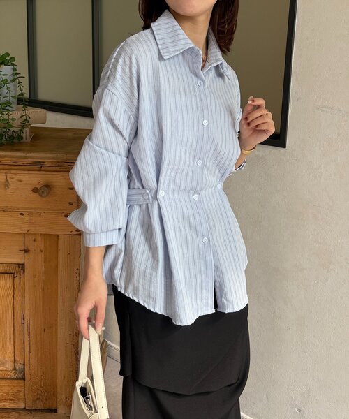 Thevon（ゼボン）の「ウエストベルトストライプシャツ（シャツ/ブラウス・レディース・ベージュ/ピンク/キャメル/サックスブルー・FREE）」の2枚目の写真