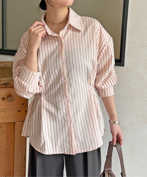 Thevon(ゼボン)の「ウエストベルトストライプシャツ(シャツ/ブラウス・レディース・ベージュ/ピンク/キャメル/サックスブルー・FREE)」の4枚目の写真