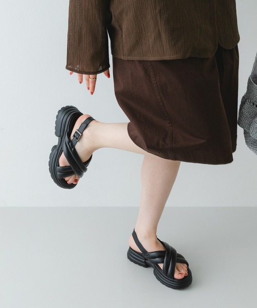 RODE SKO（ロデスコ）の「パテッドボリュームソールサンダル（サンダル・レディース・ベージュ/ブラック・36/38/37）」の4枚目の写真