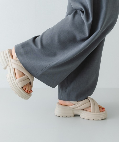 RODE SKO（ロデスコ）の「パテッドボリュームソールサンダル（サンダル・レディース・ベージュ/ブラック・36/38/37）」の15枚目の写真