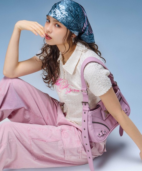 X-girl(エックスガール)の「SCRIPT LOGO SHIRRED S/S ZIP UP TOP(ポロシャツ・レディース・オフホワイト/ブラック・ONE SIZE)」の4枚目の写真