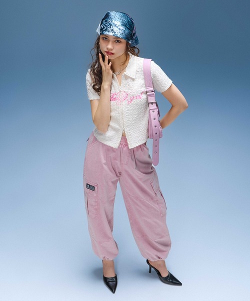 X-girl(エックスガール)の「SCRIPT LOGO SHIRRED S/S ZIP UP TOP(ポロシャツ・レディース・オフホワイト/ブラック・ONE SIZE)」の5枚目の写真